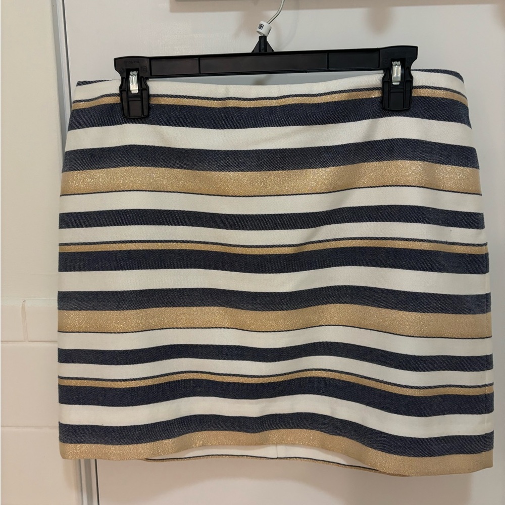 A short skirt. The colors are gold, white, and navy. The size is 10.